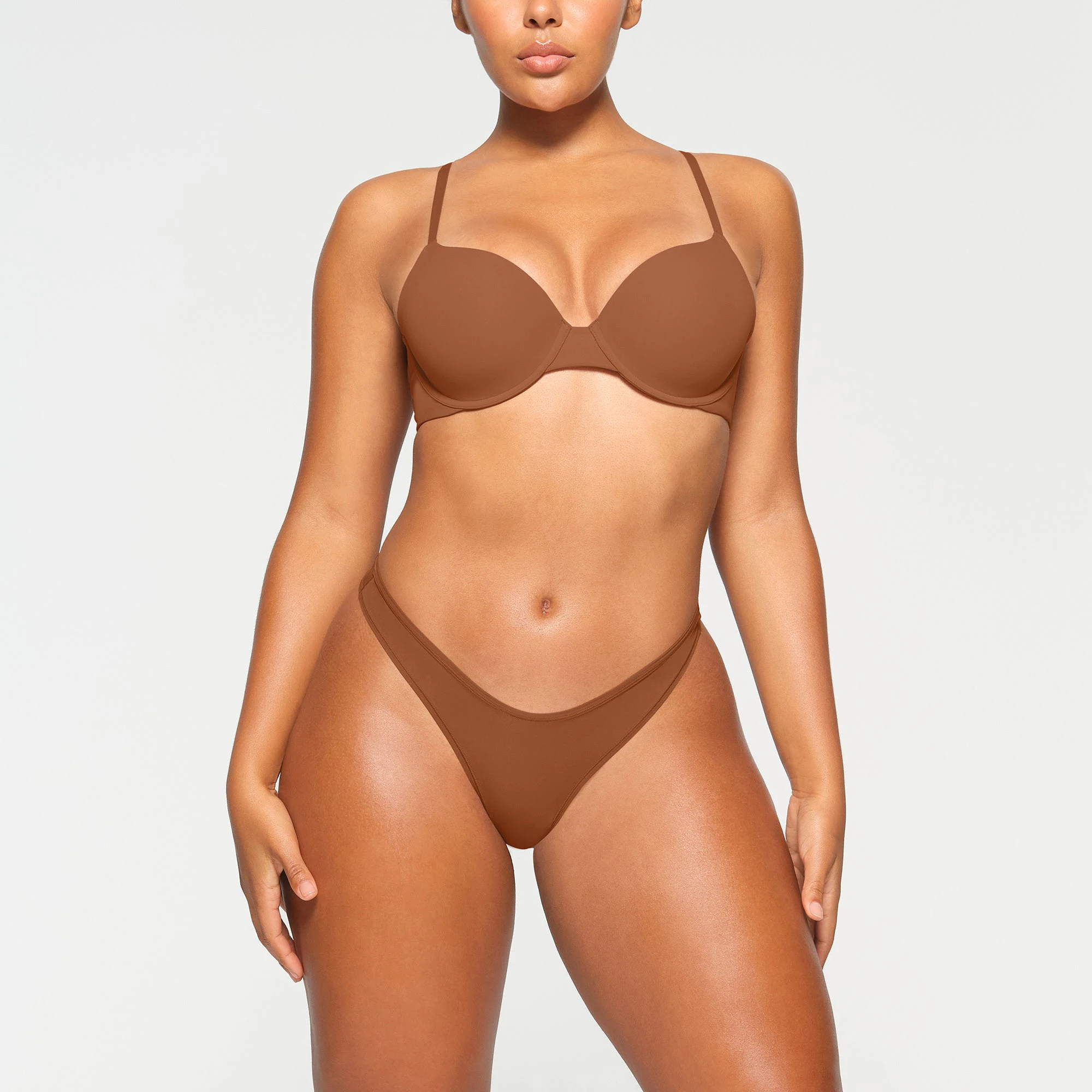 FITS EVERYBODY T-SHIRT BRA WORN BY A MODEL IN FRONT VIEW