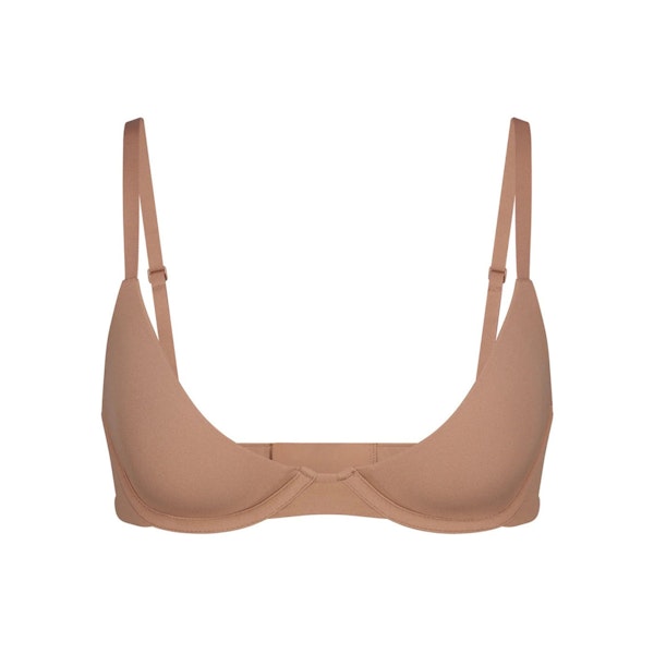 FITS EVERYBODY PLUNGE BRA | SIENNA (PLUNGE BRAS) LAYS FLAT ON A WHITE BACKGROUND | FLT