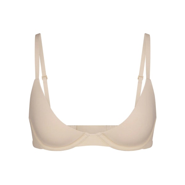 FITS EVERYBODY PLUNGE BRA | SAND (PLUNGE BRAS) LAYS FLAT ON A WHITE BACKGROUND | FLT