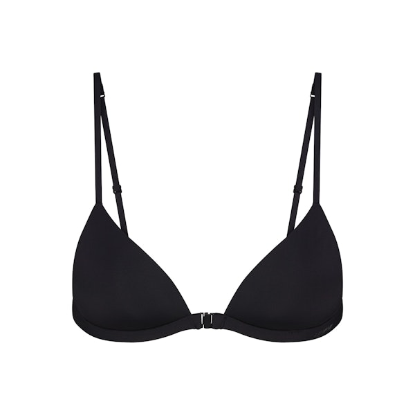 WIRELESS FORM TRIANGLE FRONT CLOSE SUPER PUSH-UP BRA | ONYX FLAT ON A WHITE BACKGROUND | FLT