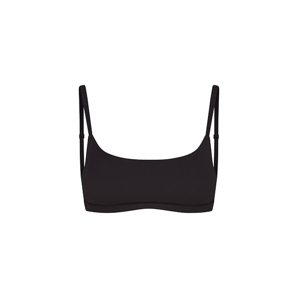 FITS EVERYBODY MASTECTOMY SCOOP BRALETTE | ONYX FLAT ON A WHITE BACKGROUND | @ | FOCUS: 0.9, 0.1, 0.7