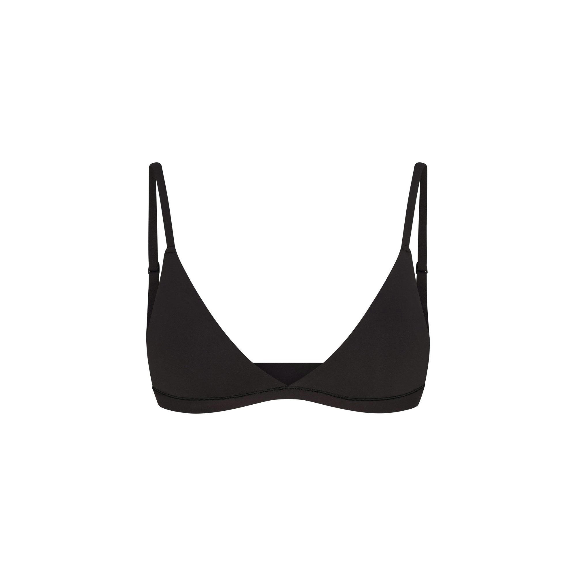 FITS EVERYBODY MASTECTOMY TRIANGLE BRALETTE | ONYX FLAT ON A WHITE BACKGROUND | @ | FOCUS: 0.9, 0.1, 0.7