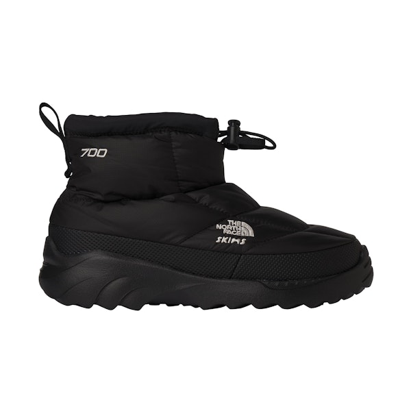 THE NORTH FACE X SKIMS NUPTSE TRACTION CHUKKA | ONYX FLAT ON A WHITE BACKGROUND | FLT