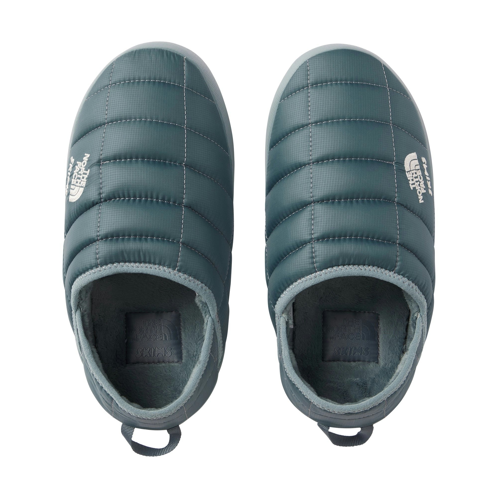 THE NORTH FACE X SKIMS THERMOBALL TRACTION MULE V | KYANITE FLAT ON A WHITE BACKGROUND | FLT