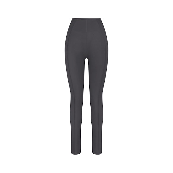 THE NORTH FACE X SKIMS REFINA LEGGING | GUNMETAL FLAT ON A WHITE BACKGROUND | FLT