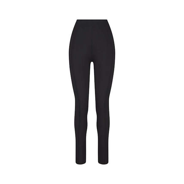 THE NORTH FACE X SKIMS REFINA LEGGING | ONYX FLAT ON A WHITE BACKGROUND | FLT