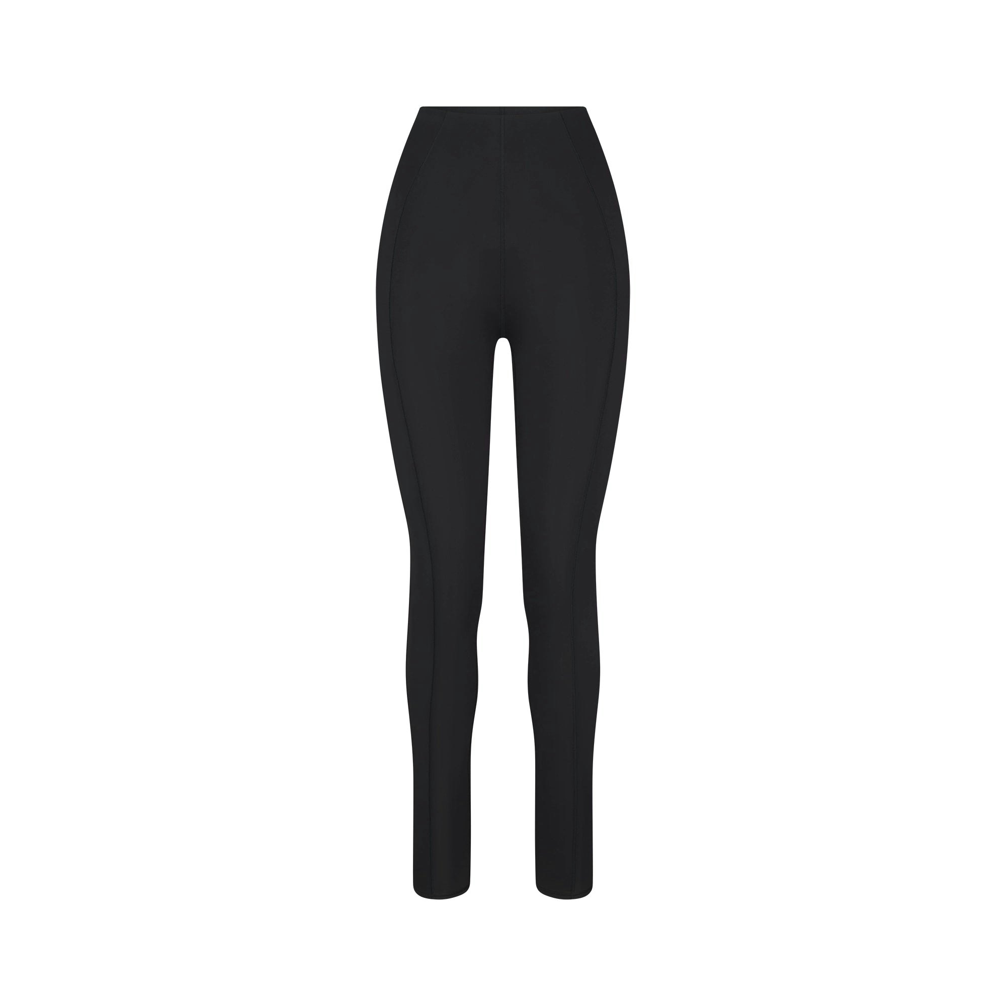 THE NORTH FACE X SKIMS REFINA LEGGING | ONYX FLAT ON A WHITE BACKGROUND | FLT