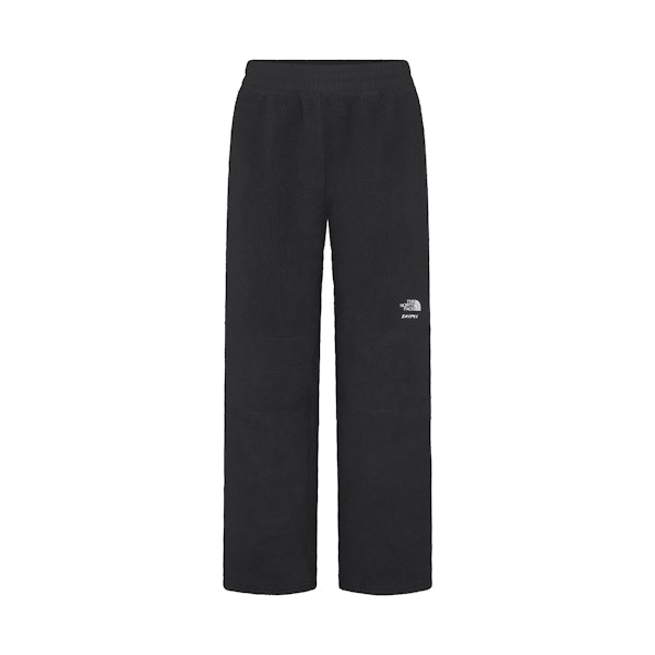 THE NORTH FACE X SKIMS 1995 DENALI FLEECE STRAIGHT LEG PANT | ONYX FLAT ON A WHITE BACKGROUND | FLT