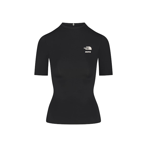 THE NORTH FACE X SKIMS REFINA SHORT SLEEVE TOP | ONYX FLAT ON A WHITE BACKGROUND | FLT