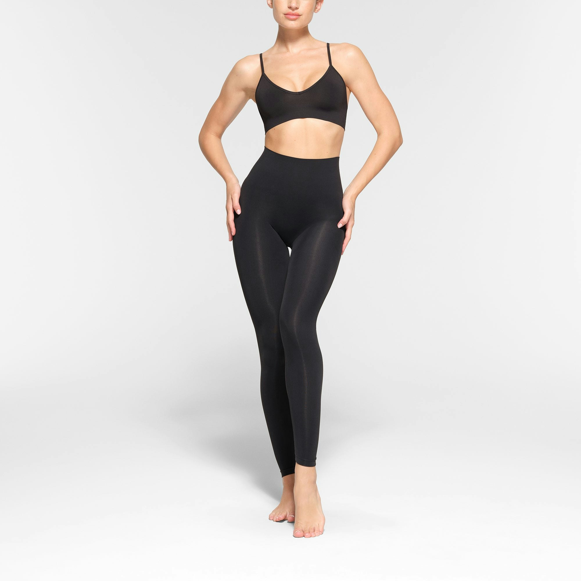 SOFT SMOOTHING LEGGING WORN BY A MODEL IN FRONT VIEW