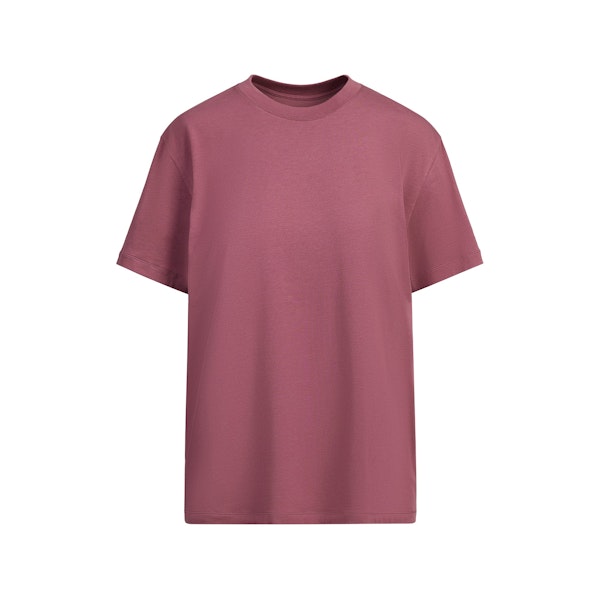 BOYFRIEND T-SHIRT | BEET FLAT ON A WHITE BACKGROUND | FLT