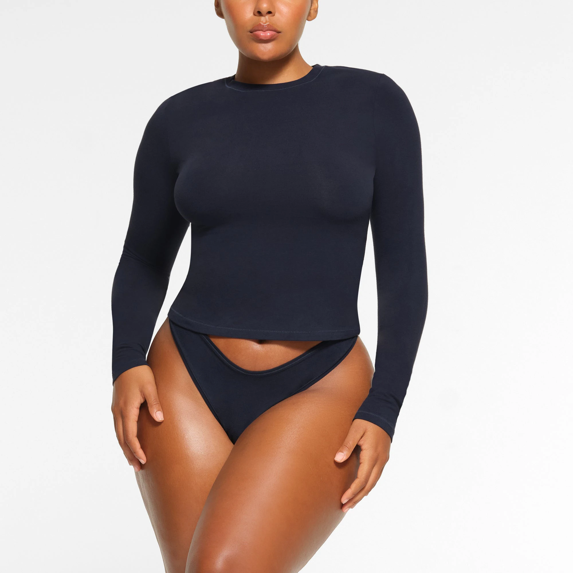 COTTON JERSEY LONG SLEEVE T-SHIRT WORN BY A MODEL IN FRONT VIEW
