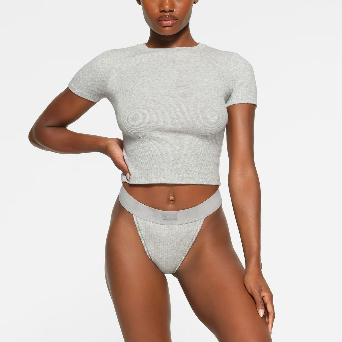 COTTON RIB T-SHIRT WORN BY A MODEL IN FRONT VIEW