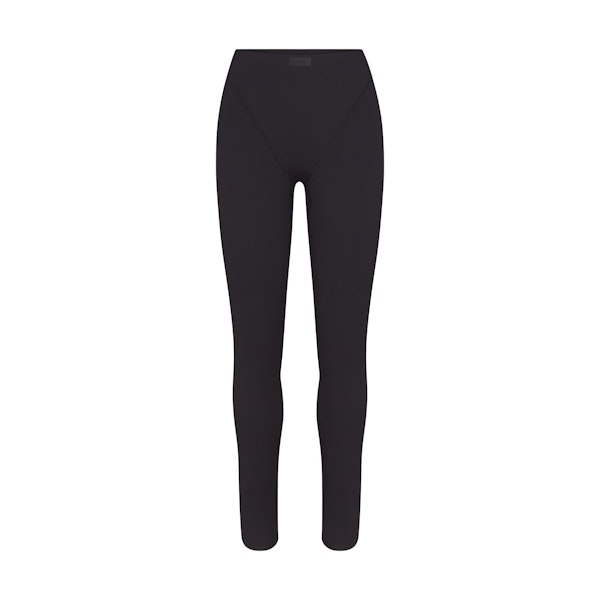 NikeSKIMS MATTE V-LINE 26" LEGGING | OBSIDIAN FLAT ON A WHITE BACKGROUND | FLT