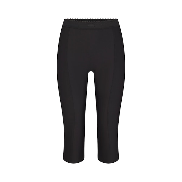 SKIMS BODY HIGH-WAISTED CAPRI | ONYX FLAT ON A WHITE BACKGROUND | FLT