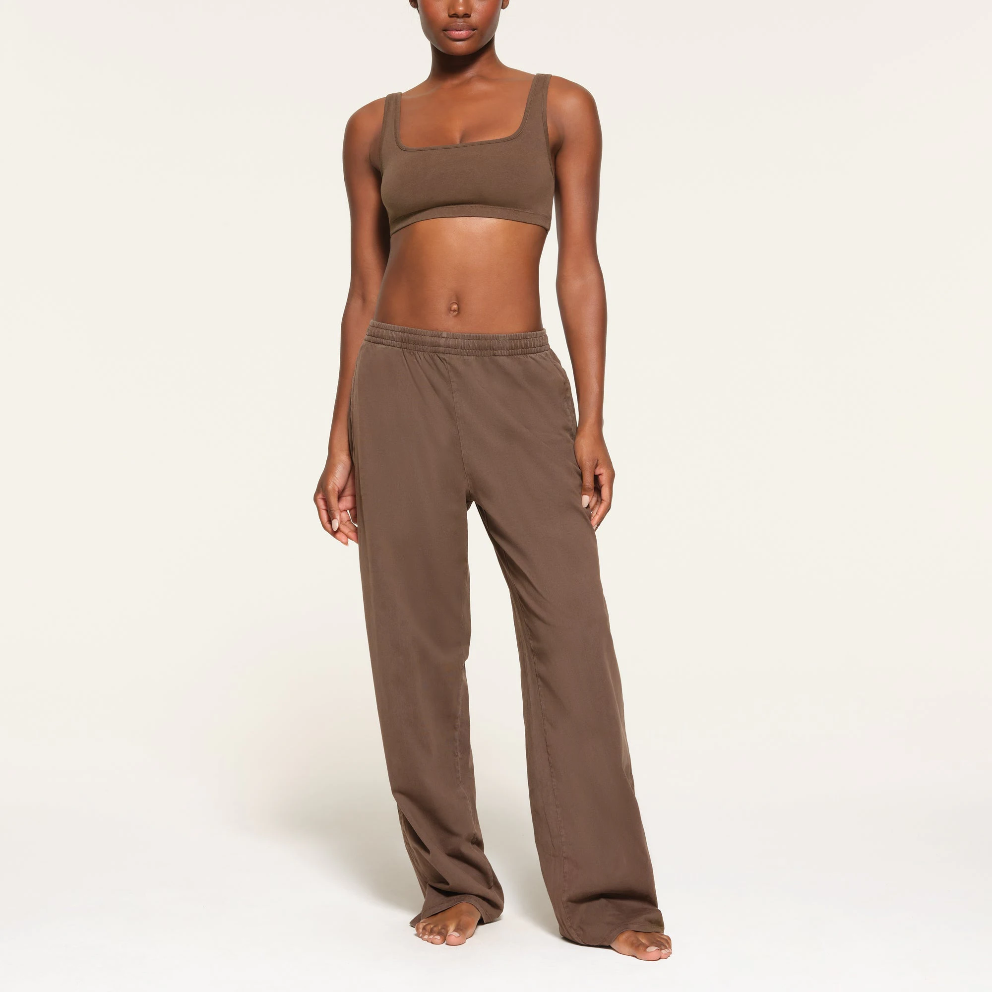 OUTDOOR JERSEY PANT WORN BY A MODEL IN FRONT VIEW