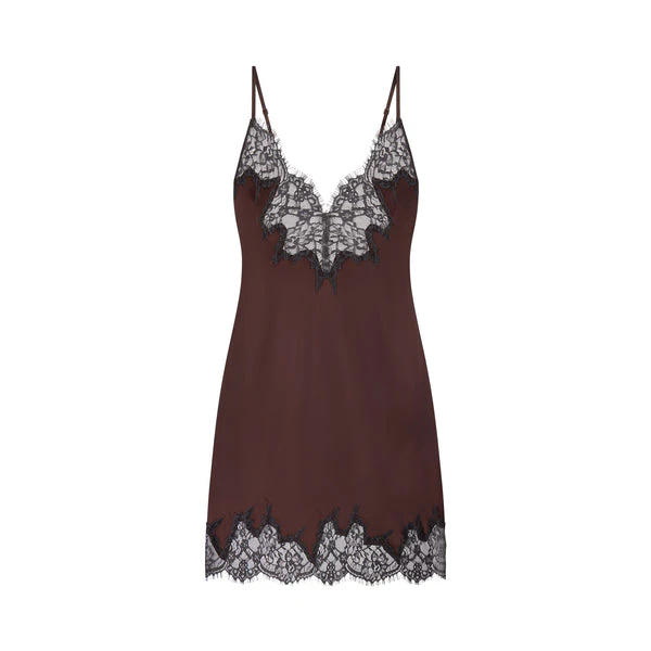 FITS EVERYBODY LACE SLIP DRESS | ONYX | SKIMS FITS EVERYBODY LACE SLIP DRESS | ONYX | SKIMS