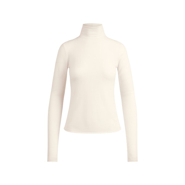 FEATHERWEIGHT CASHMERE TURTLENECK | EGRET FLAT ON A WHITE BACKGROUND | FLT