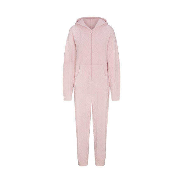 COZY LIGHT OVERSIZED CABLEKNIT ONESIE | CHERRY BLOSSOM FLAT ON A WHITE BACKGROUND | FLT