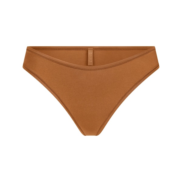 COTTON JERSEY DIPPED THONG | CHAI FLAT ON A WHITE BACKGROUND | FLT