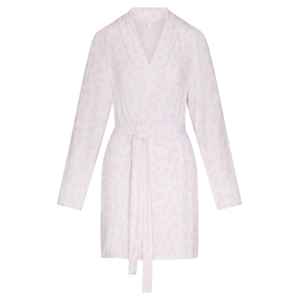 SKIMS SLEEP SHORT ROBE | SNOW DELICATE FLORAL PRINT FLAT ON A WHITE BACKGROUND | FLT