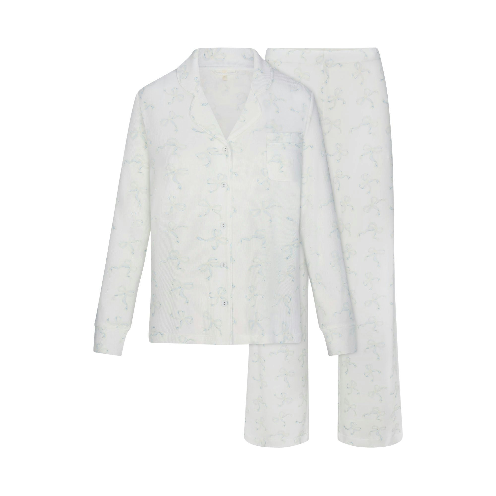 SOFT LOUNGE SLEEP SET | IVORY PEARL BOWS PRINT LAYS FLAT ON A WHITE BACKGROUND | FLT 