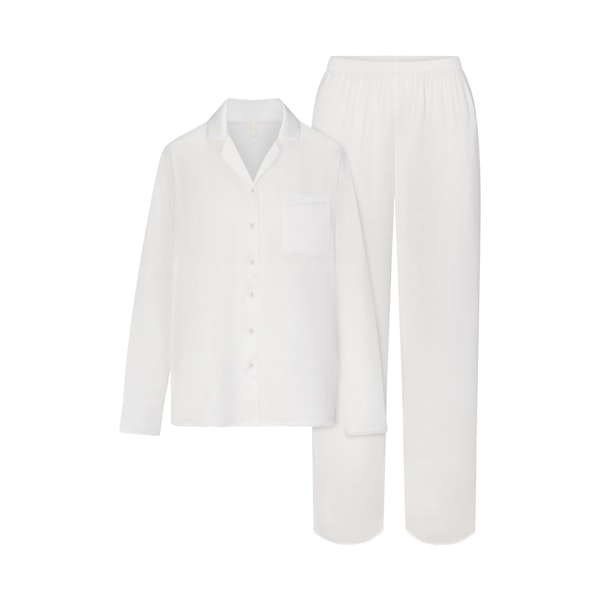 WOVEN SHINE LONG SLEEP SET | IVORY LAYS FLAT ON A WHITE BACKGROUND | FLT 