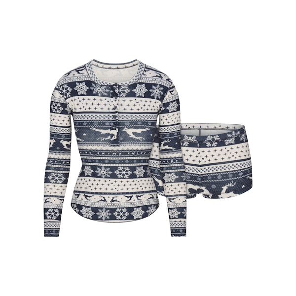 LOGO PLUSH POINTELLE HENLEY SET | NAVY DEER FAIR ISLE FLAT ON A WHITE BACKGROUND | FLT