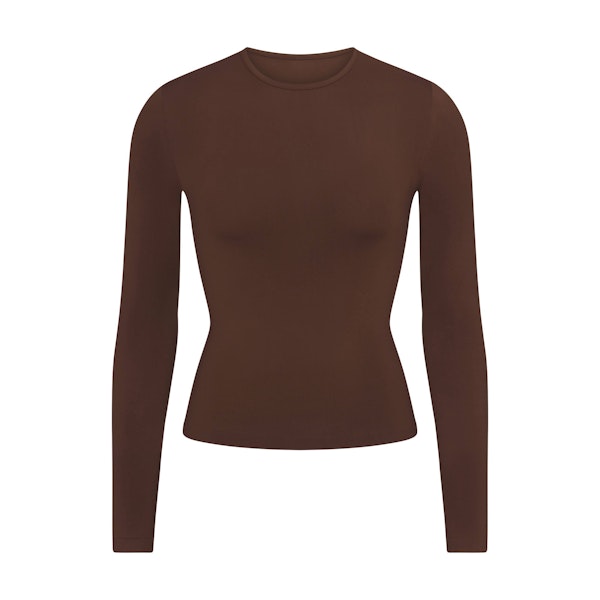 SOFT SMOOTHING SEAMLESS LONG SLEEVE T-SHIRT | COCOA FLAT ON A WHITE BACKGROUND | FLT
