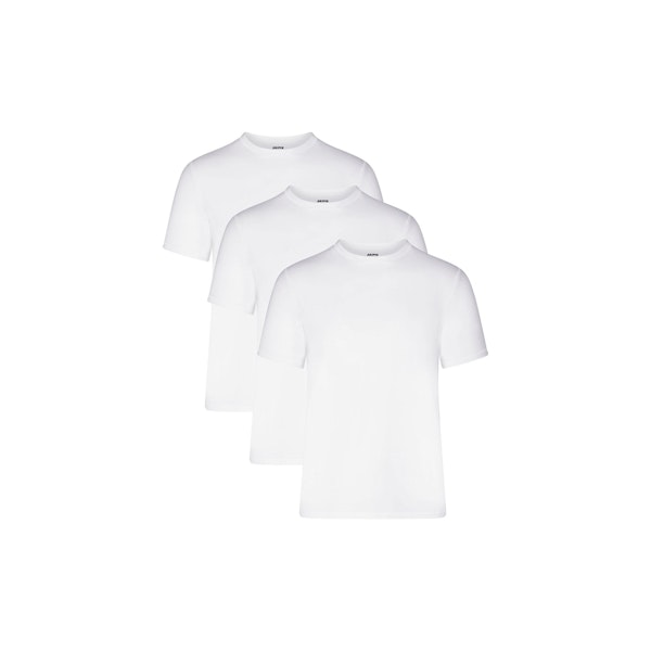 SKIMS STRETCH MENS T-SHIRT 3-PACK | CHALK (MENS BUNDLES, MENS TOPS) LAYS FLAT ON A WHITE BACKGROUND | FLT | FOCUS: 0.0, 1.0, 0.9