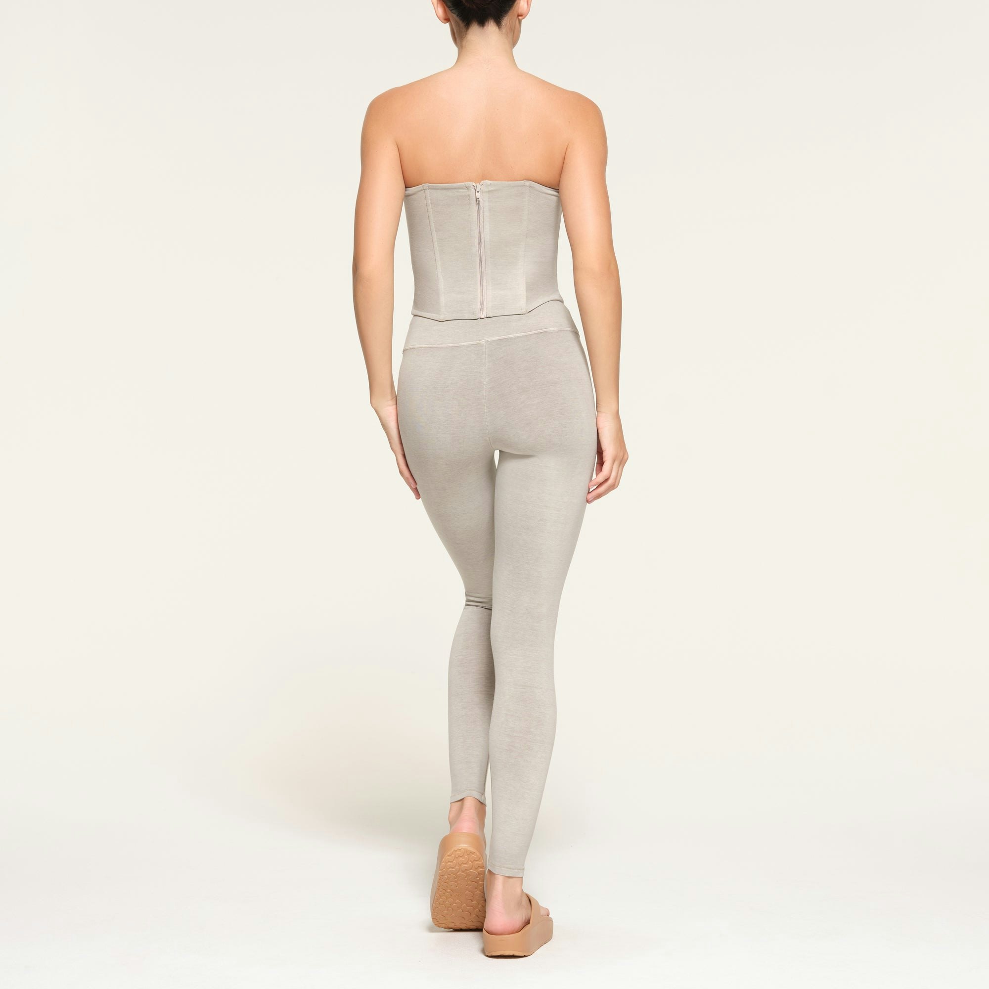 OUTDOOR CORSET WORN BY A MODEL IN BACK VIEW