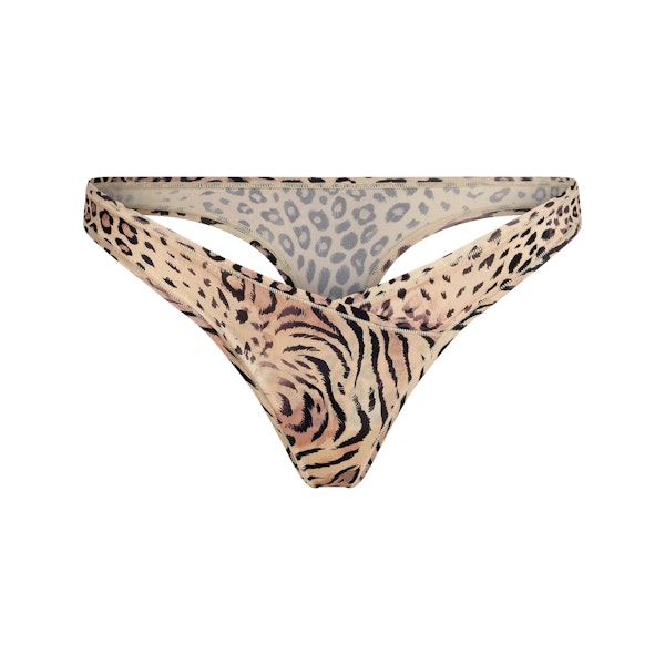 FITS EVERYBODY WRAP THONG | SAND MULTI ANIMAL FLAT ON A WHITE BACKGROUND | FLT