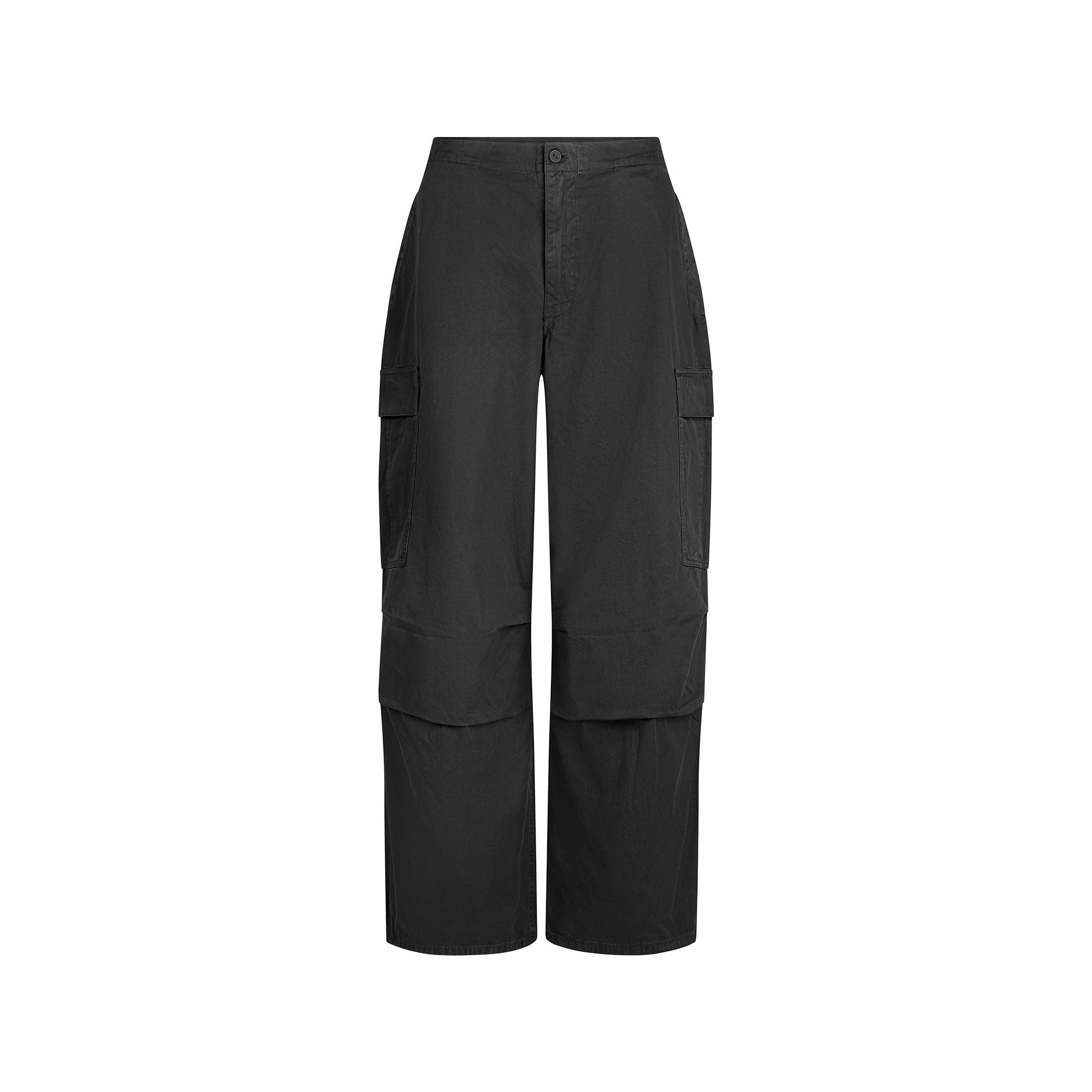 OUTDOOR WOVEN OVERSIZED CARGO PANT | ONYX FLAT ON A WHITE BACKGROUND | FLT