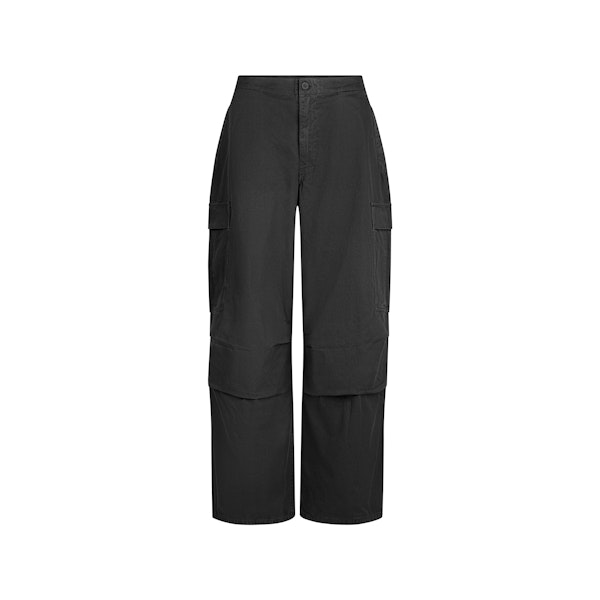 OUTDOOR WOVEN OVERSIZED CARGO PANT | ONYX FLAT ON A WHITE BACKGROUND | FLT