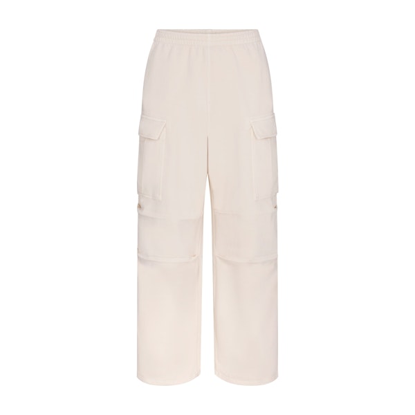 BOYFRIEND FLEECE CARGO PANT | BUFF (PANTS) FLAT ON A WHITE BACKGROUND | FLT