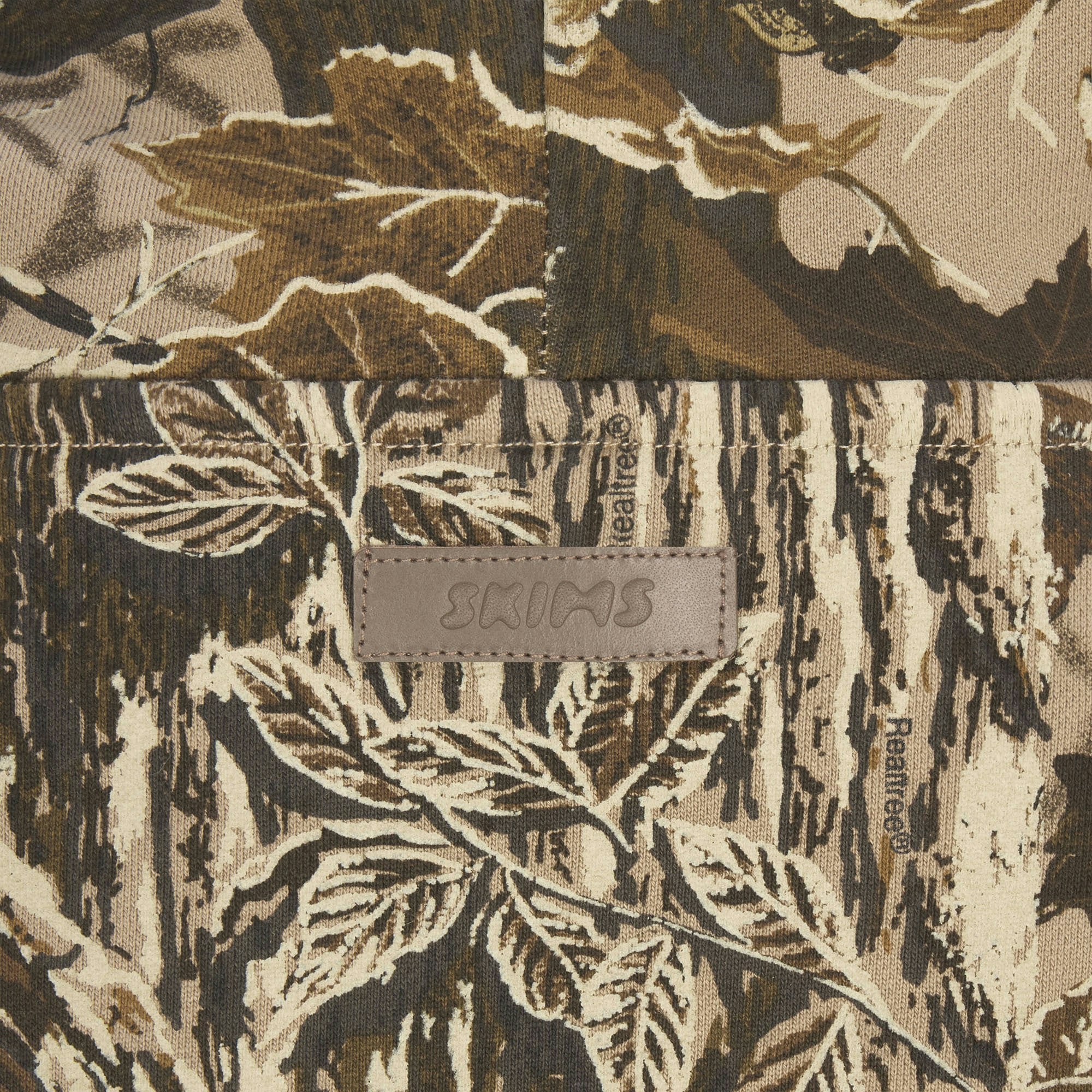 HEAVY FLEECE MENS RELAXED SHORT | REALTREE CAMO PRINT@ | ADDITIONAL FABRIC DETAILS