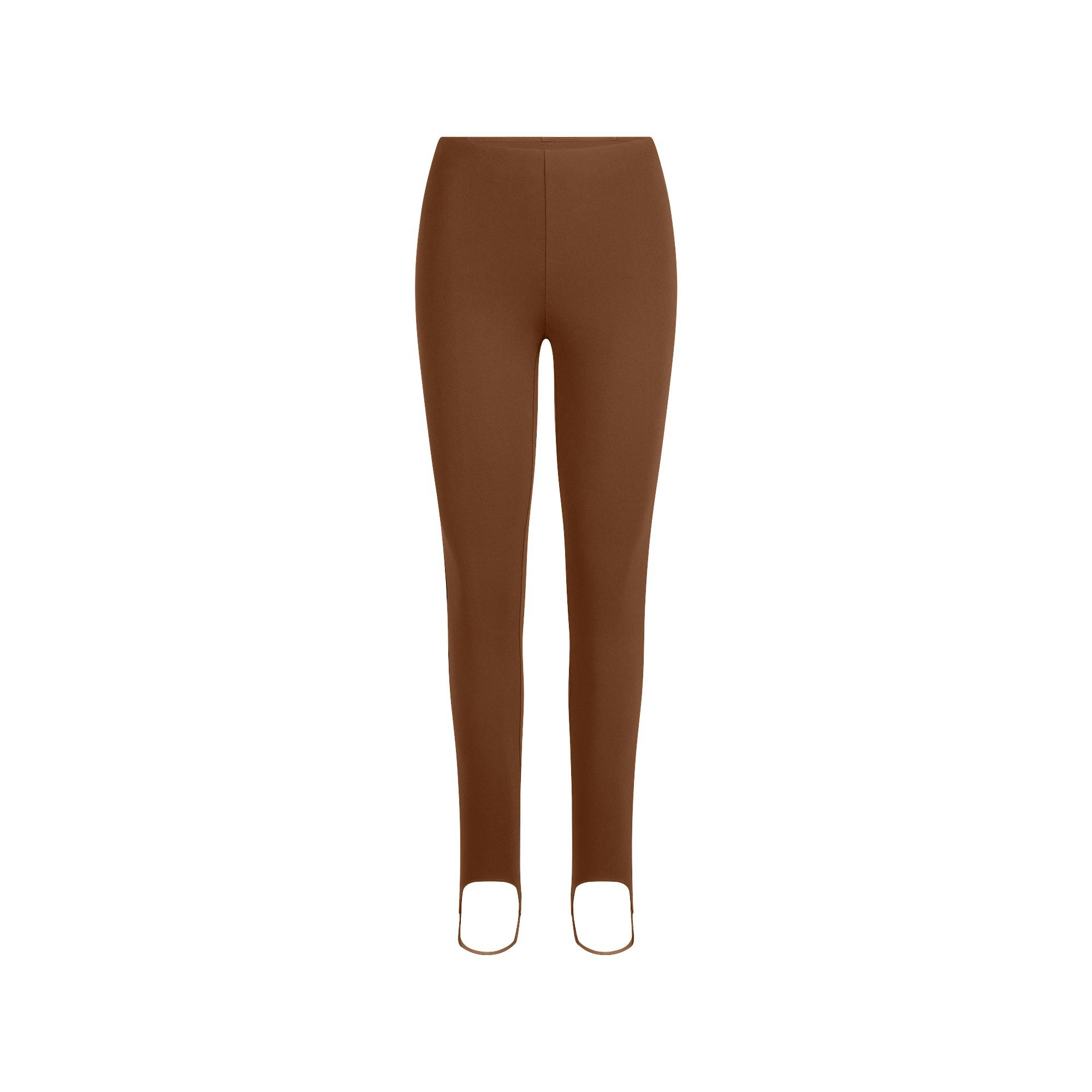 THE ESSENTIAL COLLECTION HIGH-WAISTED STIRRUP LEGGING | BISON FLAT ON A WHITE BACKGROUND | FLT