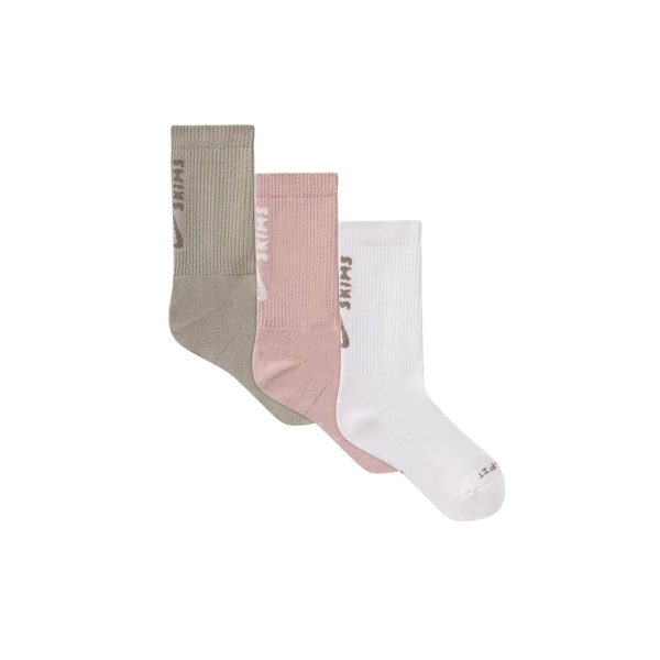 NikeSKIMS ACCESSORIES DRI-FIT CREW SOCK 3-PACK | HIMALAYAN MULTI FLAT ON A WHITE BACKGROUND | FLT @ | FOCUS: 0.0, 1.0, 0.9
