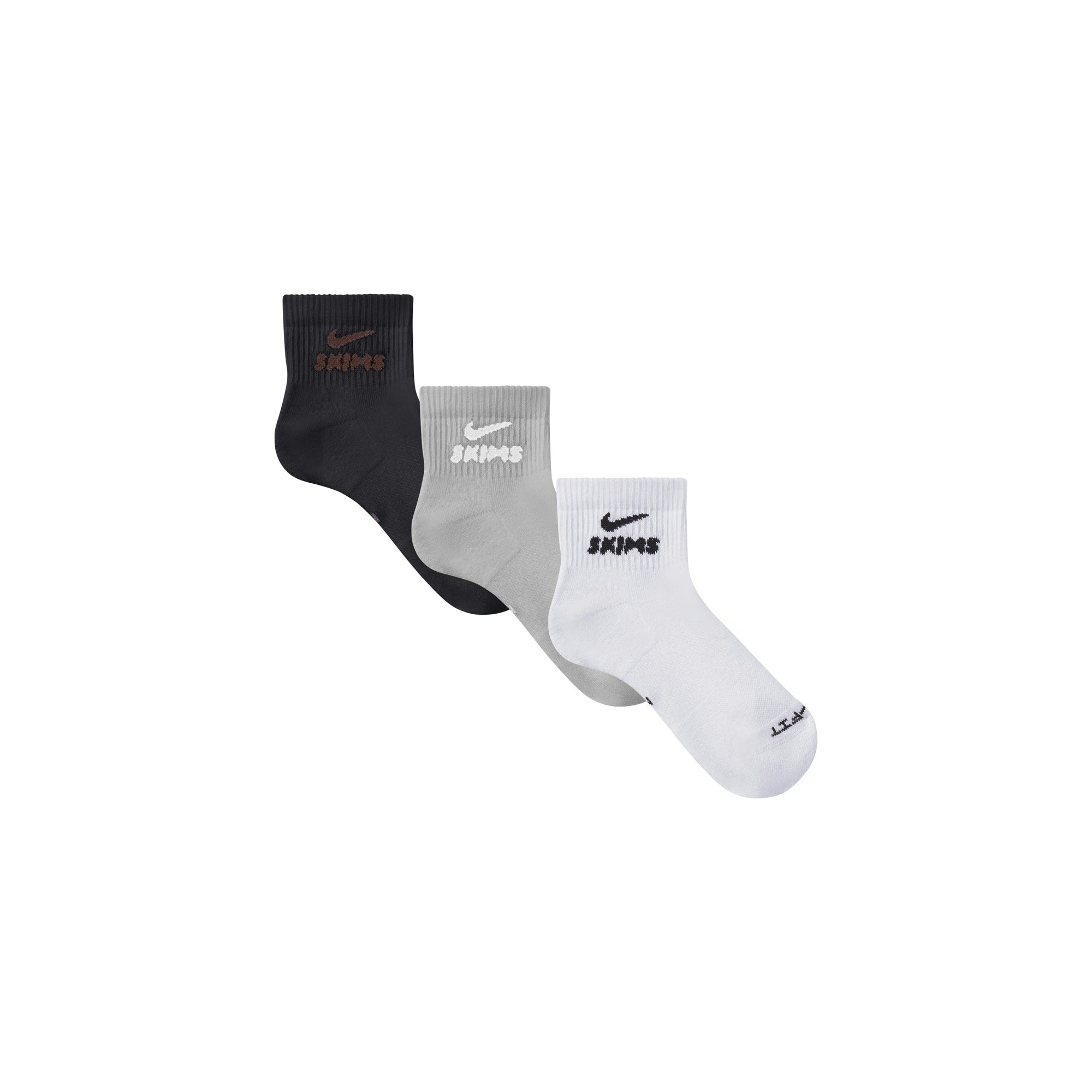 NikeSKIMS ACCESSORIES DRI-FIT QUARTER CREW SOCK 3-PACK | HEATHER GREY MULTI FLAT ON A WHITE BACKGROUND | FLT