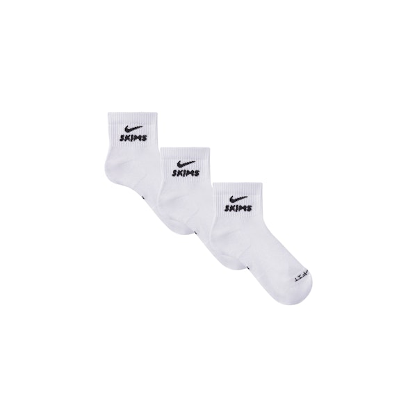 NikeSKIMS ACCESSORIES DRI-FIT QUARTER CREW SOCK 3-PACK | SNOW FLAT ON A WHITE BACKGROUND | FLT