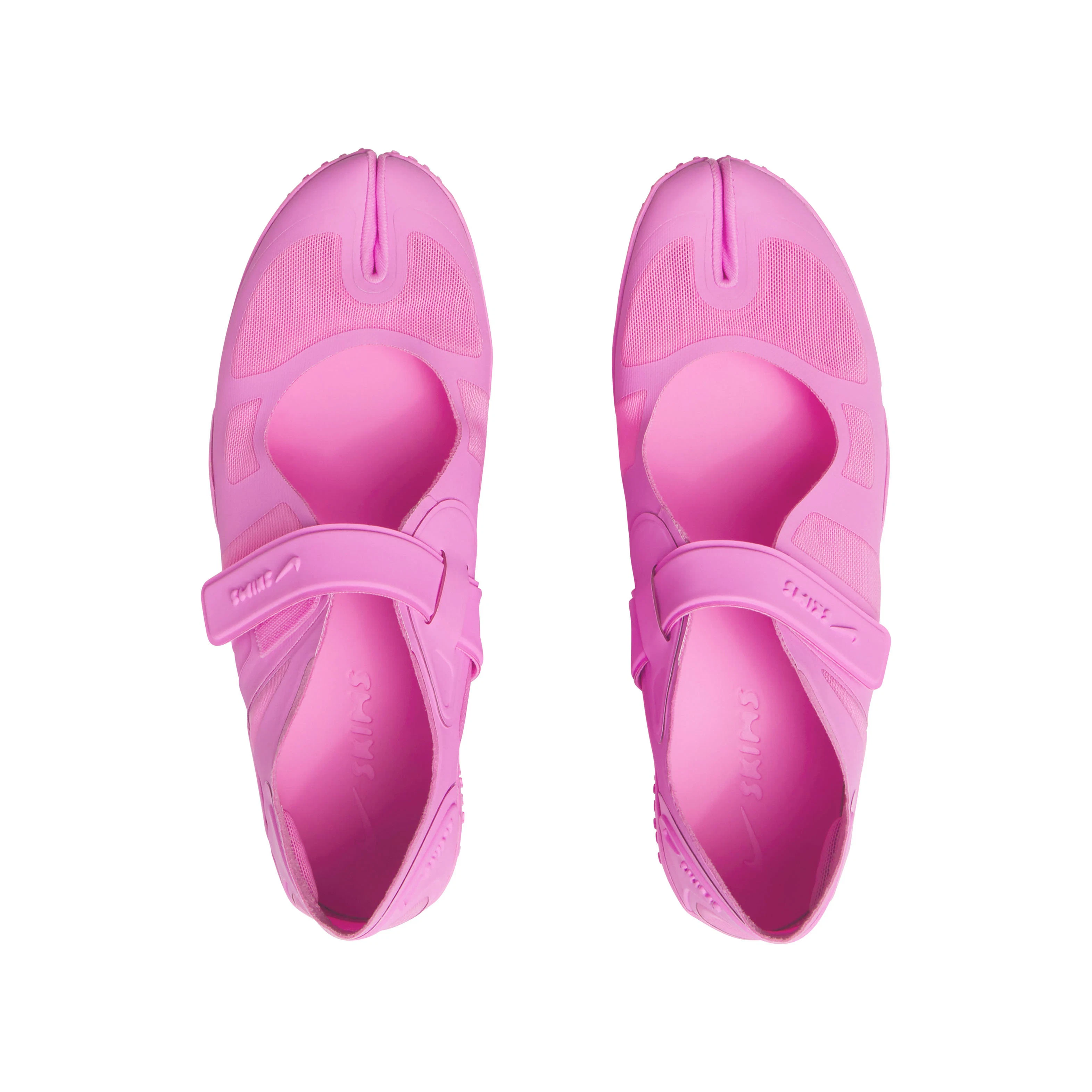 NikeSKIMS FOOTWEAR RIFT MESH | PSYCHIC PINK ON A MODEL VIEW @ | FOCUS: 0.0, 1.0, 0.9