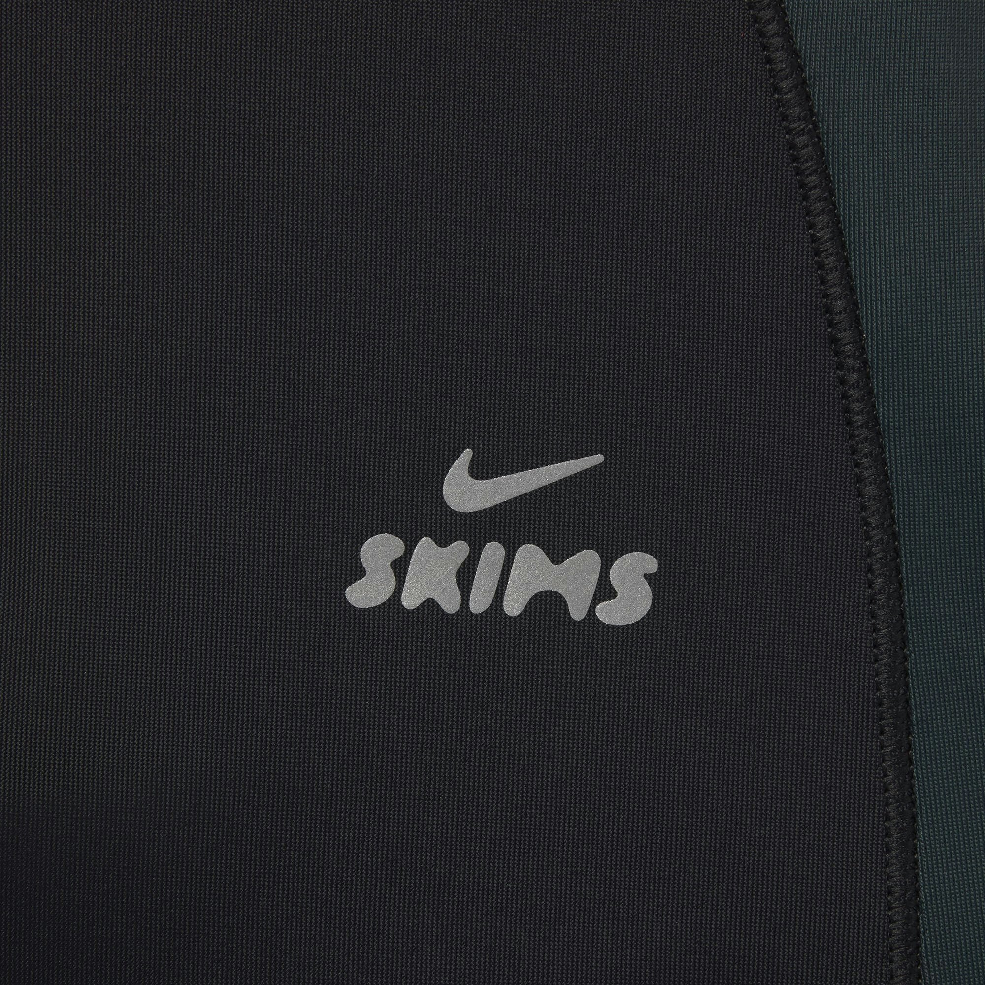 NikeSKIMS SHINE DRAWCORD STIRRUP 26" LEGGING | OBSIDIAN AND DARK TEAL ADDITIONAL FABRIC DETAILS