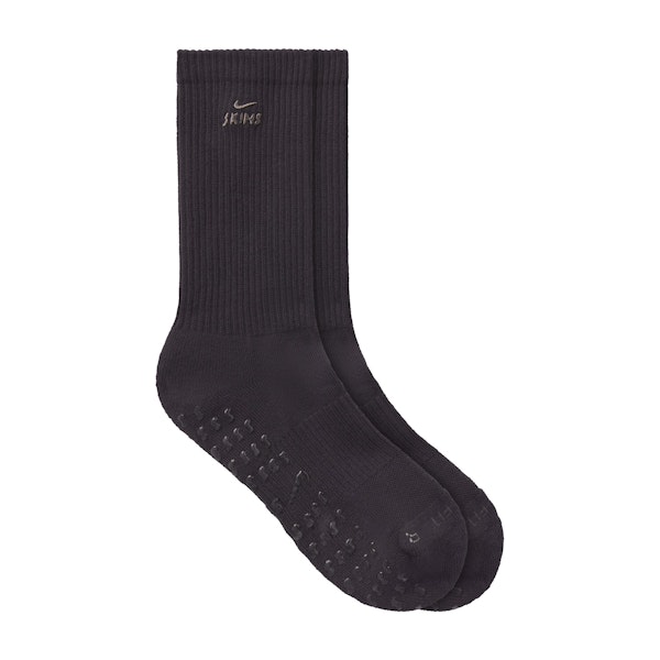 NikeSKIMS ACCESSORIES DRI-FIT PILATES GRIP CREW SOCK | OBSIDIAN FLAT ON A WHITE BACKGROUND