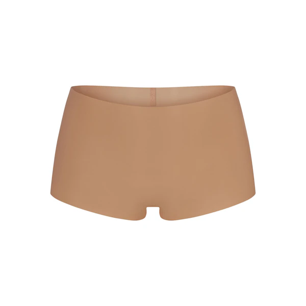 INVISIBLE BOY SHORT | SIENNA FLAT ON A WHITE BACKGROUND | FLT