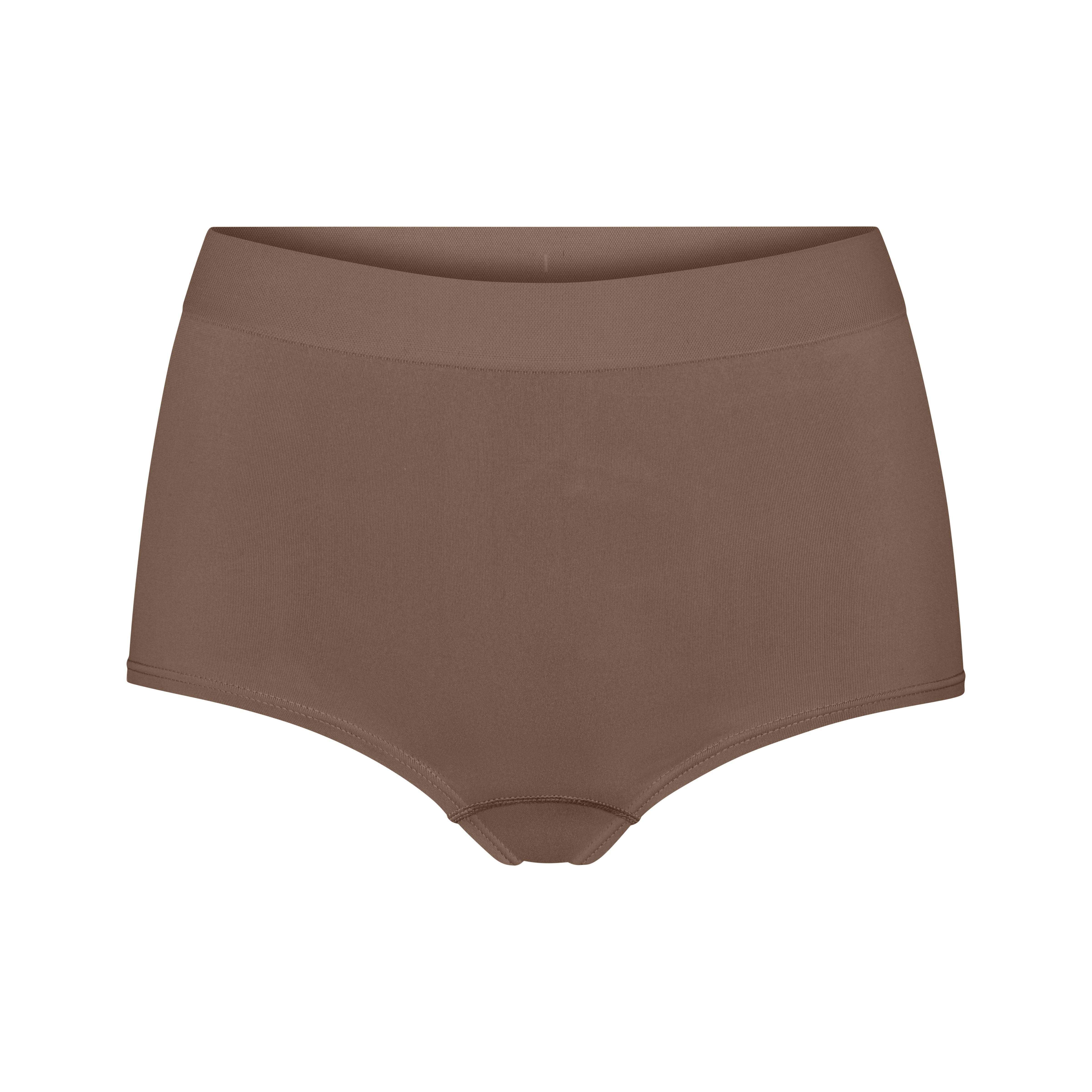 SOFT SMOOTHING SEAMLESS BOY SHORT | TRUFFLE ON A WHITE BACKGROUND
