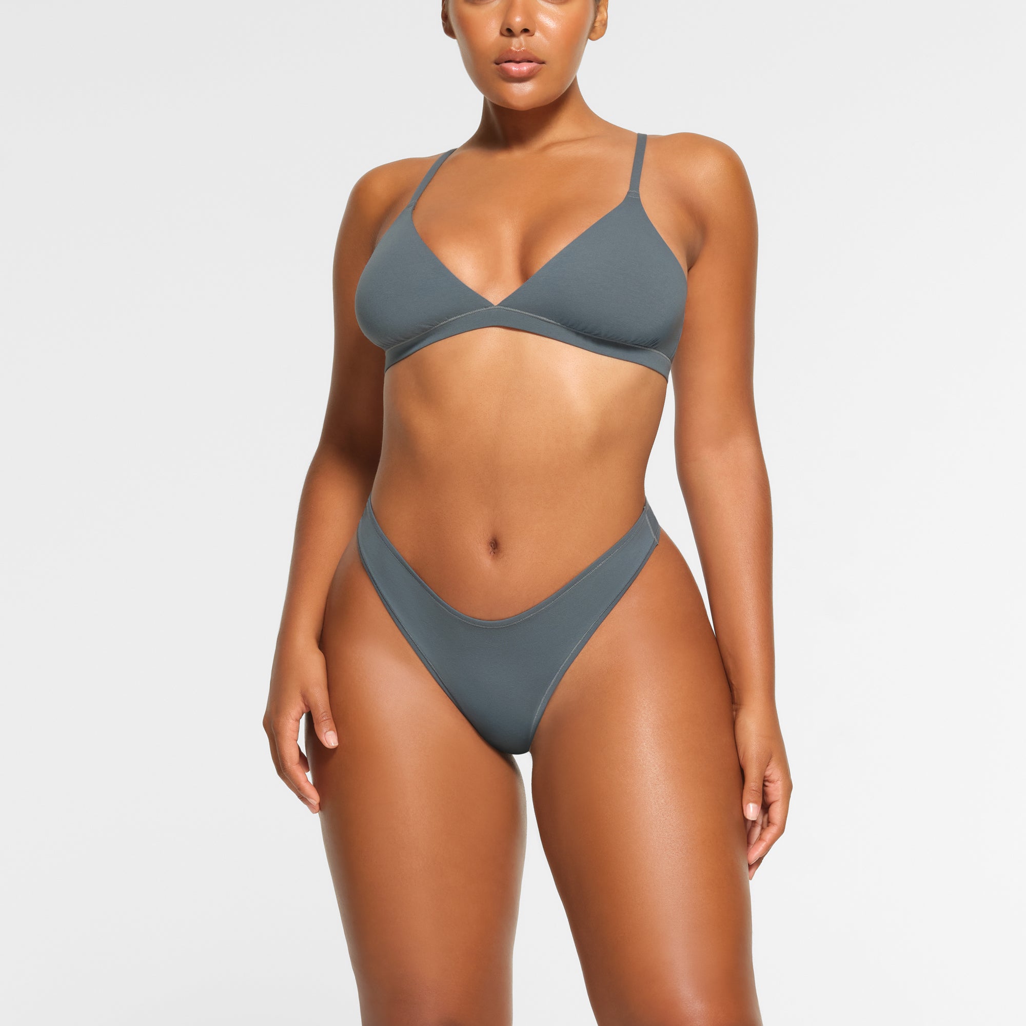【SKIMS】DIPPED THONG FITS EVERYBODY DIPPED FRONT THONG | ONYX