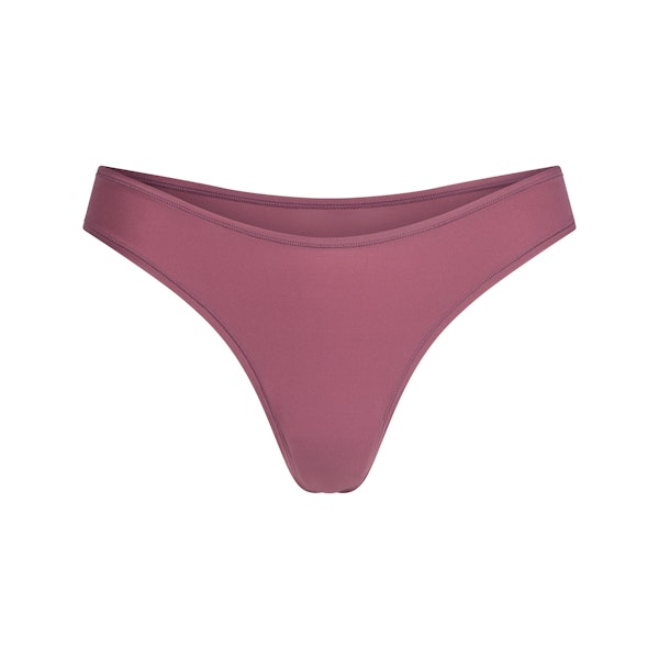 FITS EVERYBODY DIPPED FRONT THONG | BEET FLAT ON A WHITE BACKGROUND | FLT