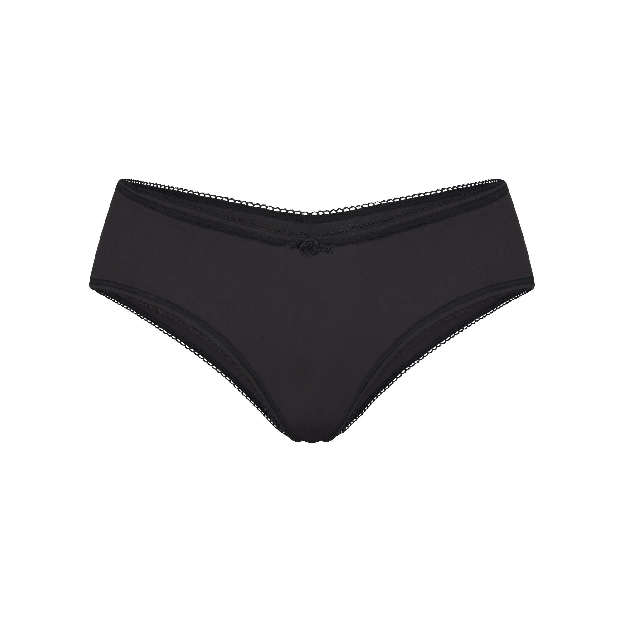 FITS EVERYBODY PICOT TANGA | ONYX FLAT ON A WHITE BACKGROUND | FLT