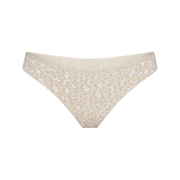 LIGHTWEIGHT COTTON THONG | DELTA LEOPARD FLAT ON A WHITE BACKGROUND | FLT