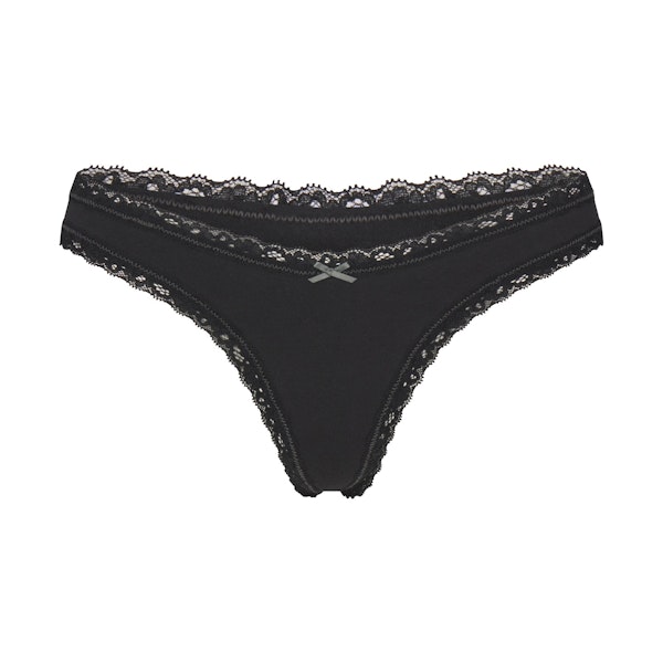 LIGHTWEIGHT COTTON LACE THONG | SOOT FLAT ON A WHITE BACKGROUND | FLT